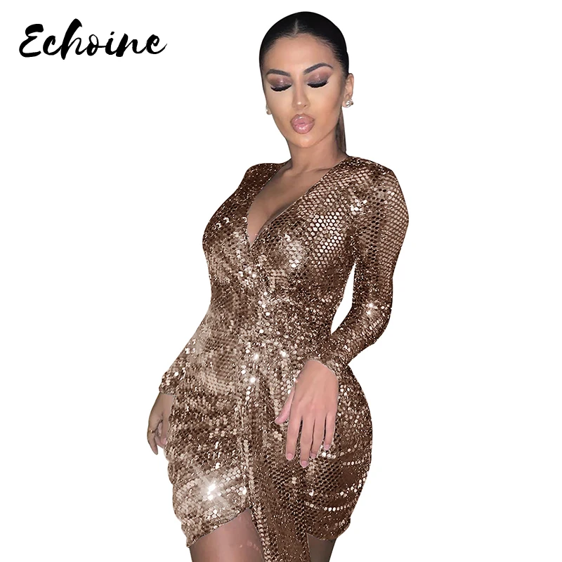 Осенне зимнее короткое платье с глубоким V образным вырезом длинным рукавом и