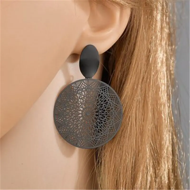 Трендовые серьги 2019 черные круглые Висячие для женщин полые геометрические
