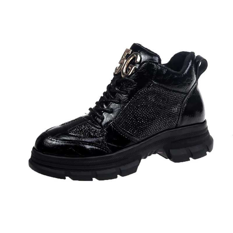 Модные ботильоны с металлическим украшением женская обувь из лакированной кожи