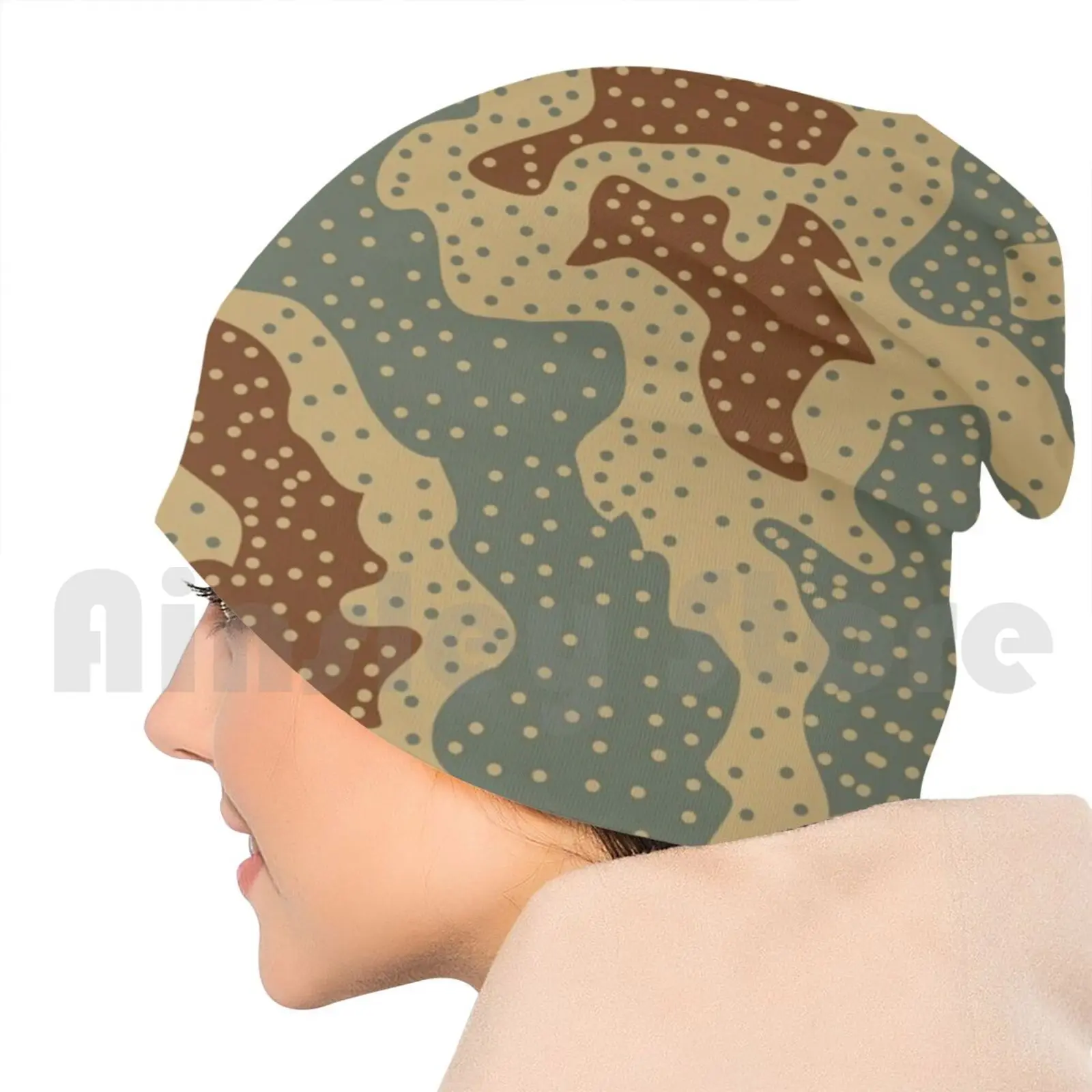 Шапка-свитер Panther Ambush в камуфляжном стиле с удобной вязкой и военным рисунком танков времен Второй Мировой войны.