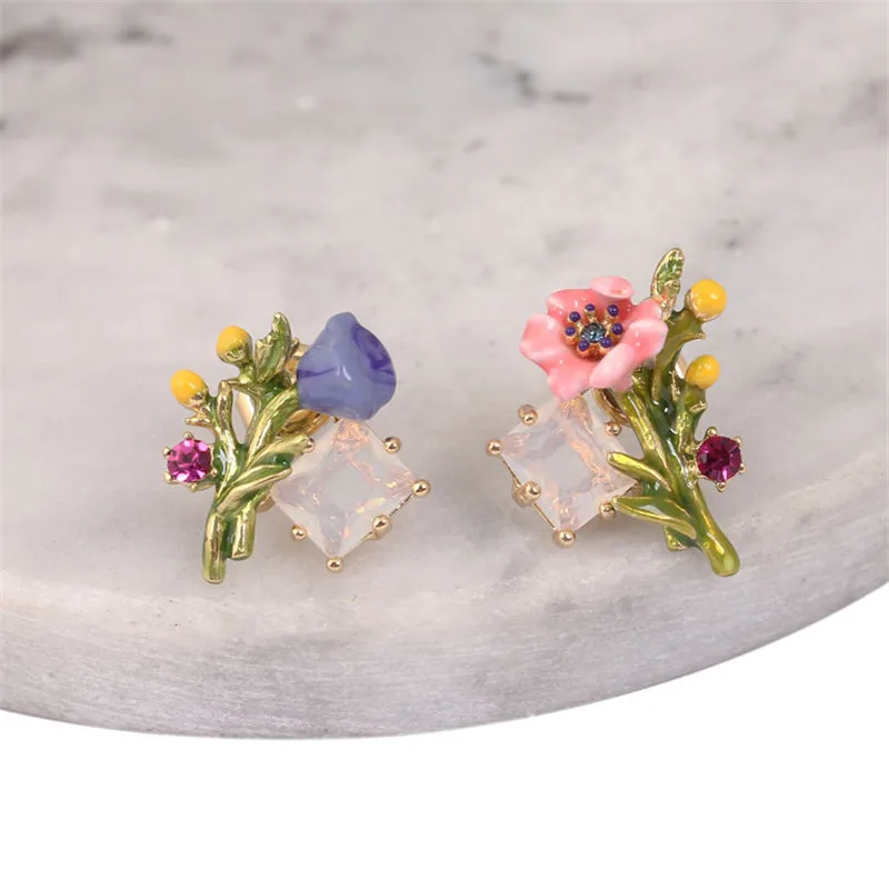 

Flower in Full Bloom Series Three-dimensional Asymmetric Coquelicot Poppy Flower Daisy Cut Face Green Leaf Stud Earring Earrings