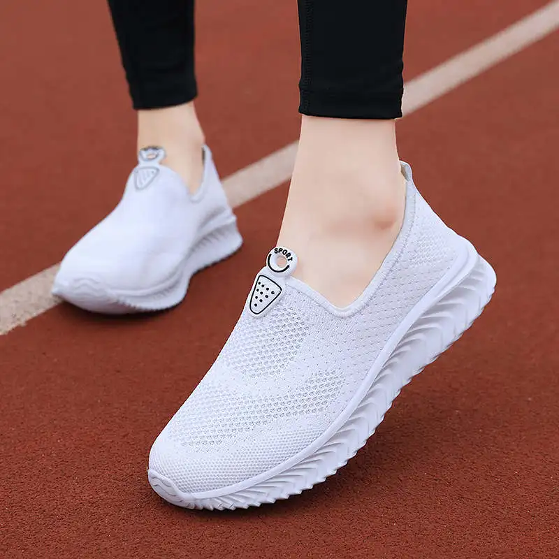 

Women Sport Shoes Large Sizes Ultralight Women's Sneakers Low Top Mesh Running Shoes Slip on Non-slip Summer Sports Shoes 33C