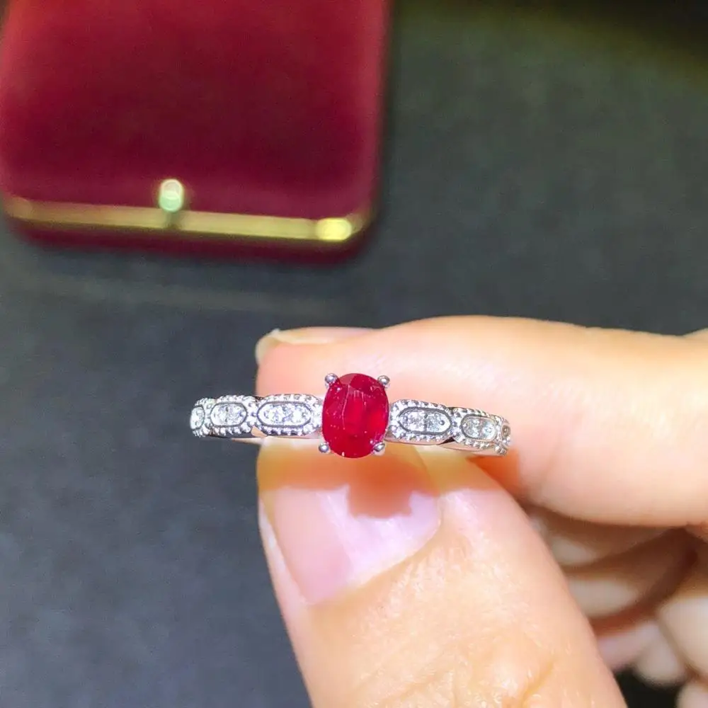 Кольцо из серебра 925 пробы с красным Рубином инкрустированным натуральным