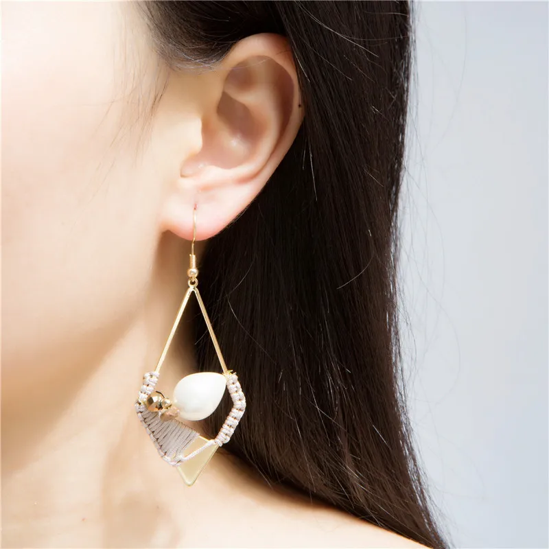 

2021 Bohemian Earrings New Fashion Korean Oversized White Pearl Drop Earrings for Women Golden Round Wedding Jewelry Gift 518
