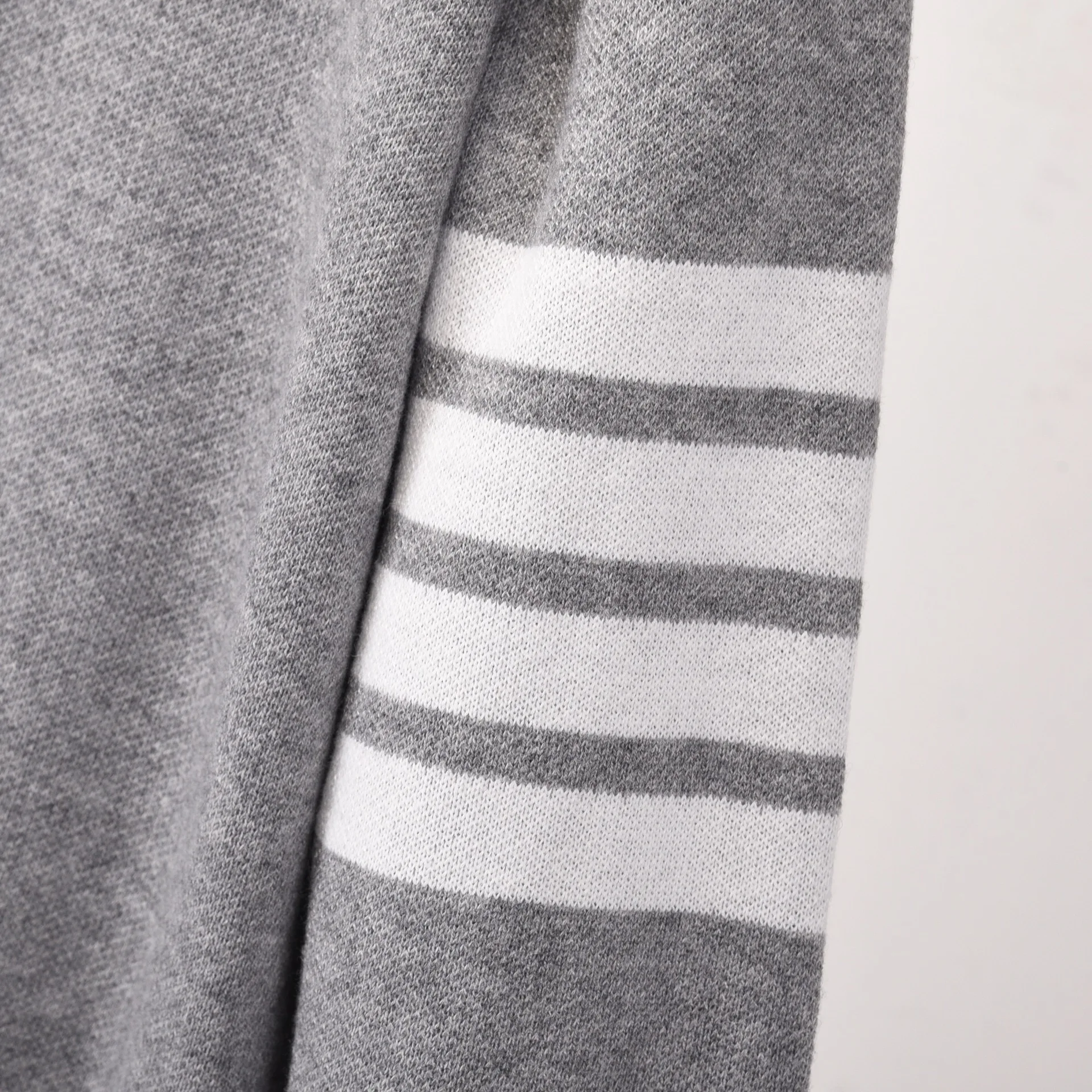 Свитер шерстяной Женский с круглым вырезом и длинным рукавом | Женская одежда