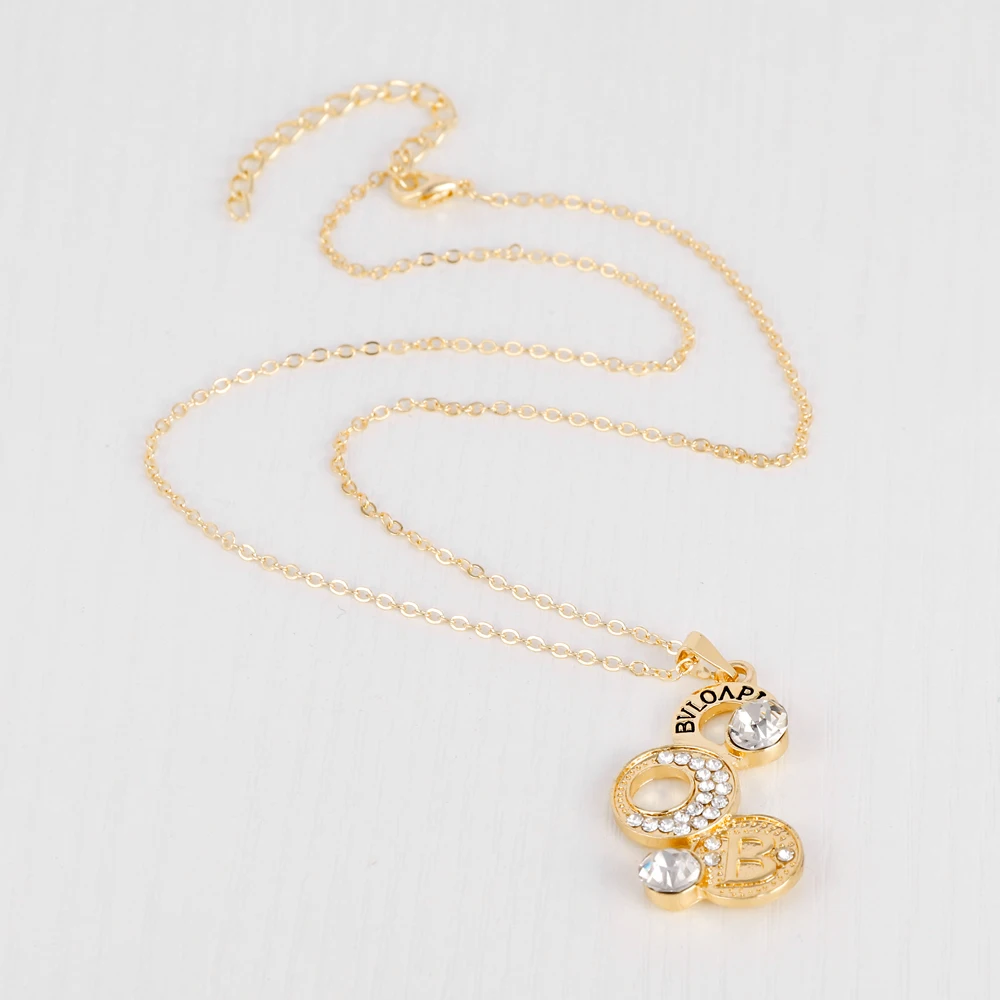 Набор из ожерелья и сережек в круглой форме с буквенным принтом кристаллами