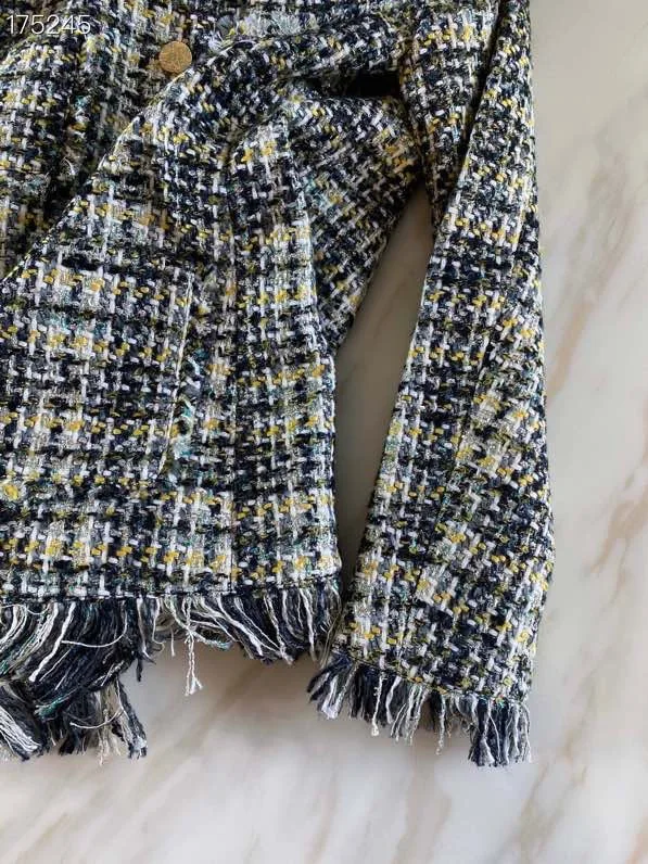 

2021 Early Spring Fragrance Elegant Clip Gold Thread Weaving Texture Fringed Clothes Placing Tweed Short Jacket Women