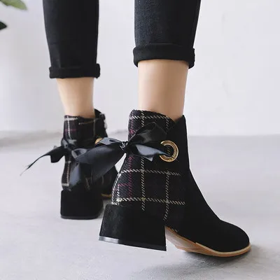 

2021 autumn new fashion pointed toe all-match medium thick heel large size female Martin boots