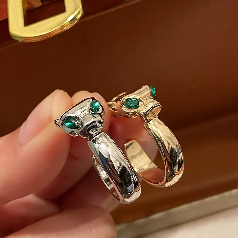 

Серьги-гвоздики в форме леопарда с зелеными глазами