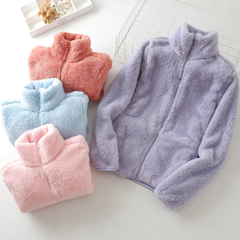 Женская теплая куртка из плотного флиса приталенная верхняя одежда на осень и