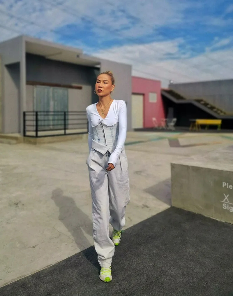 Женские джинсы с высокой талией WHITNEY WANG узкие заплатками на груди 2 шт. весна 2020 |