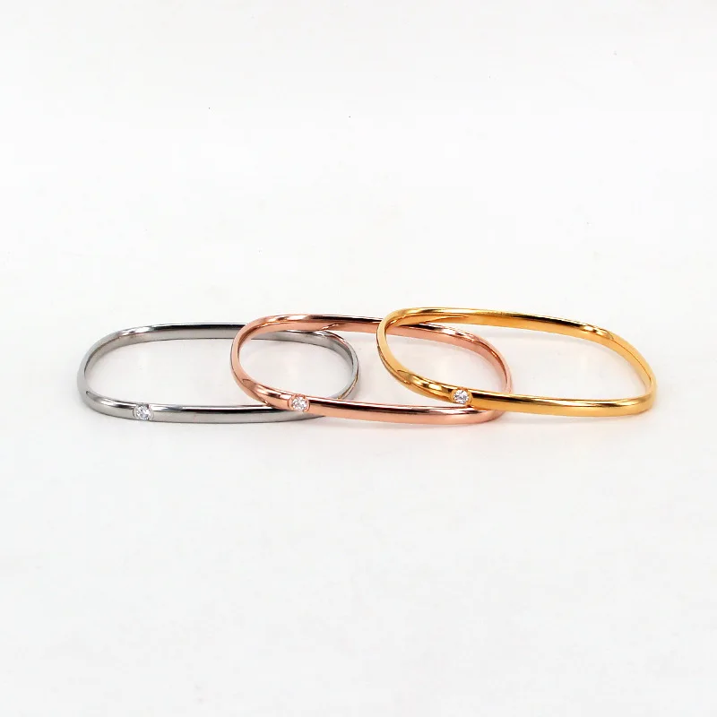 Замкнутый браслет с окружностью менее 17 см из титановой стали кристаллами