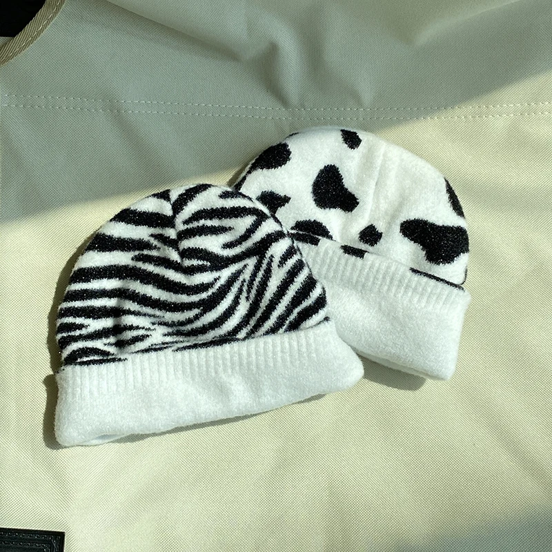 Шапка женская осенне зимняя универсальная утепленная шерстяная шапка в