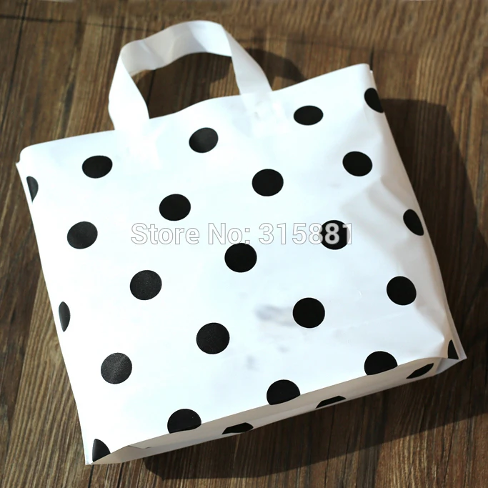 Белые пластиковые пакеты в горошек магазины одежда подарочные с ручками товары