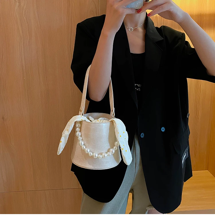Женская сумка-ведро с имитацией под крокодила жемчугом |