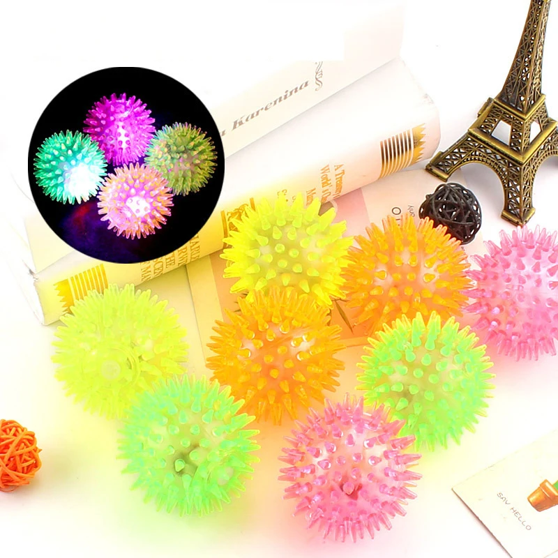 

Pets' Barbed Ball Massage Ball Sounding Flashing Elastic Band Whistle Massage Ball Glowing Barbed Bouncing Ball 1pc Random Color