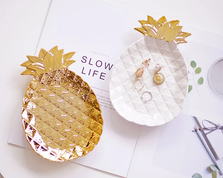 

Creative Nordic Ins Style Beautiful Golden Pineapple Ceramic Plate Storage Tray Fruit Tray Jewelry Storage Ornament Tabletop