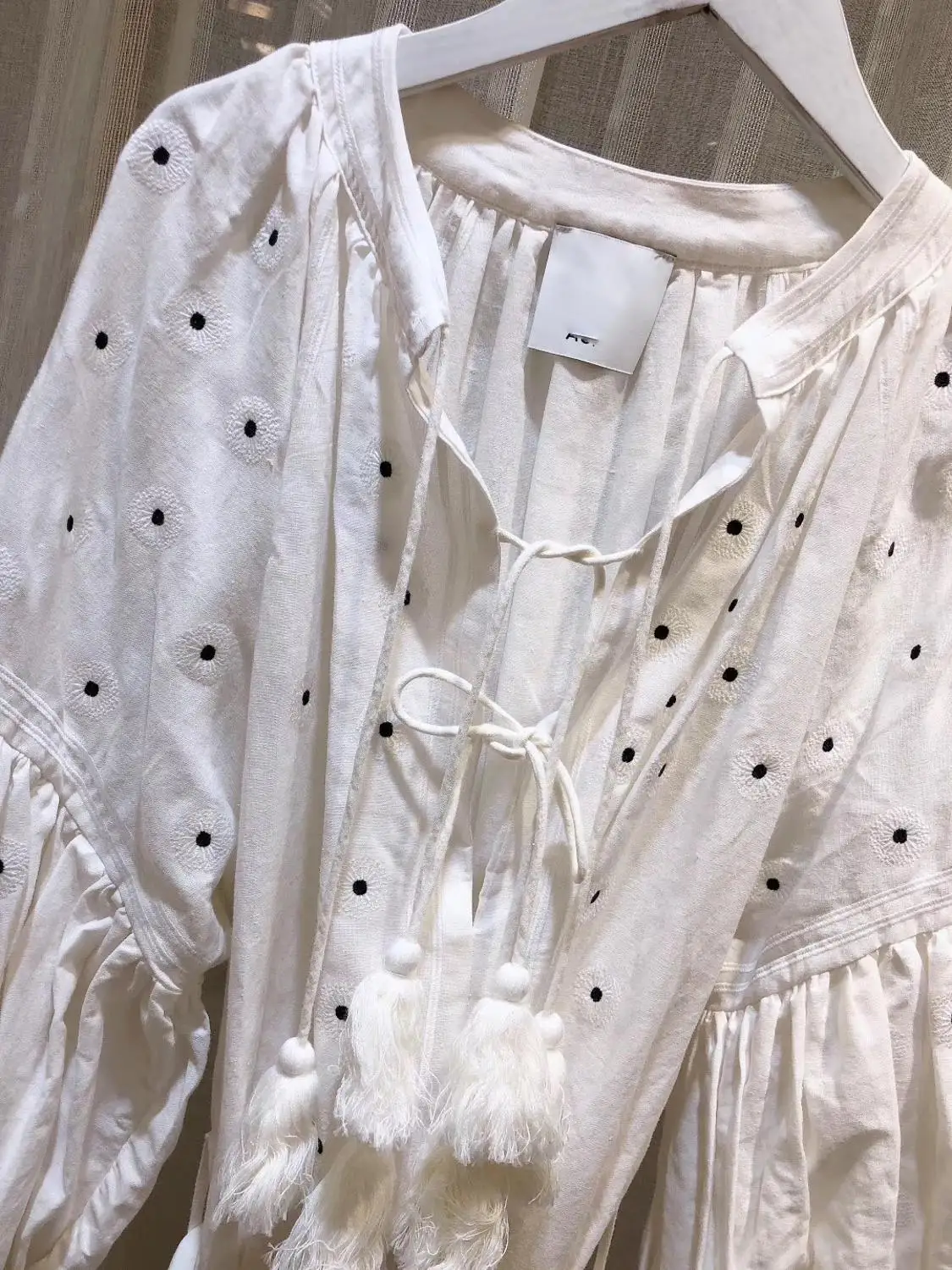 Австралийский бренд ACLE * платье праздничное стильное с v-образным вырезом на