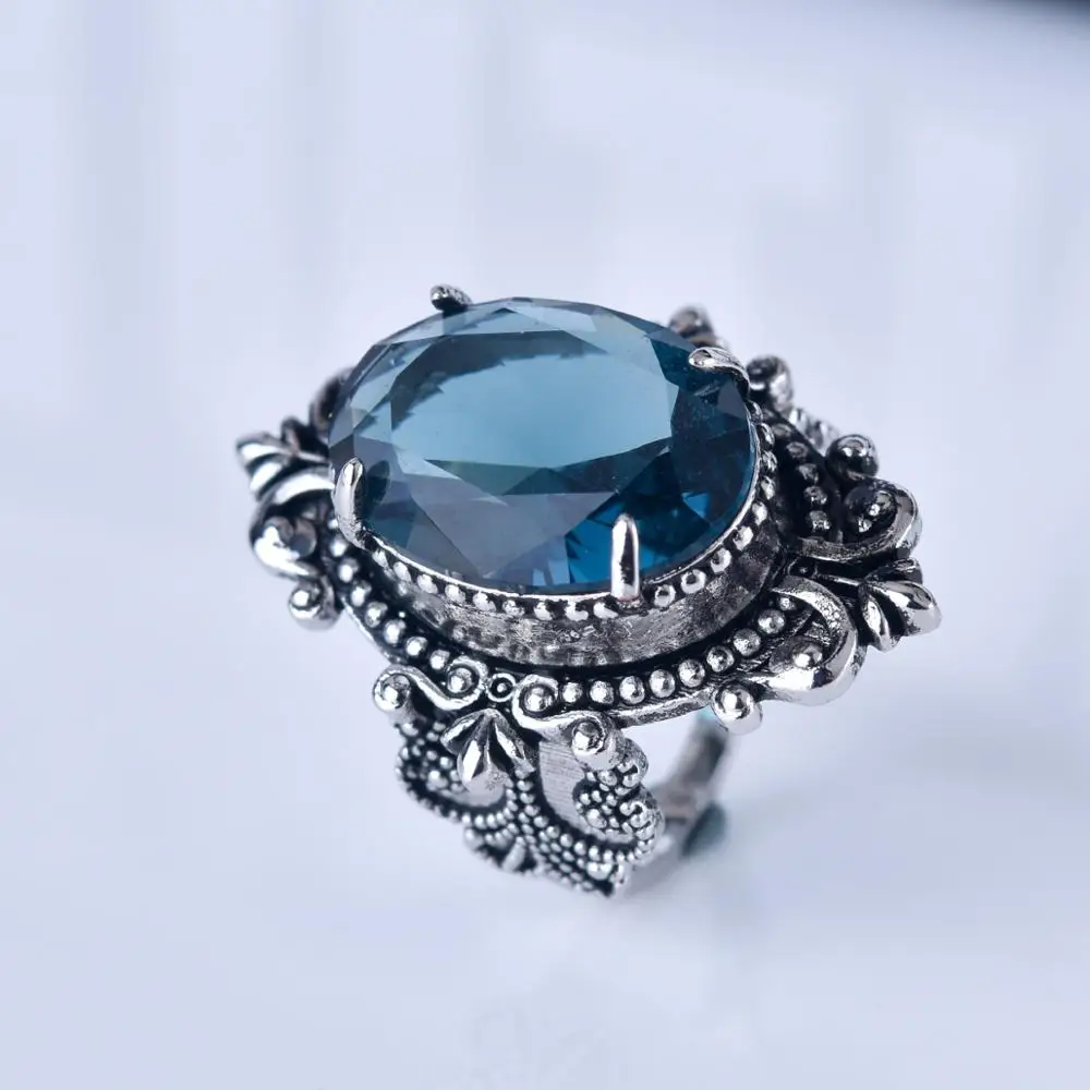 Женское Винтажное кольцо с крупным синим овальным камнем | Украшения и