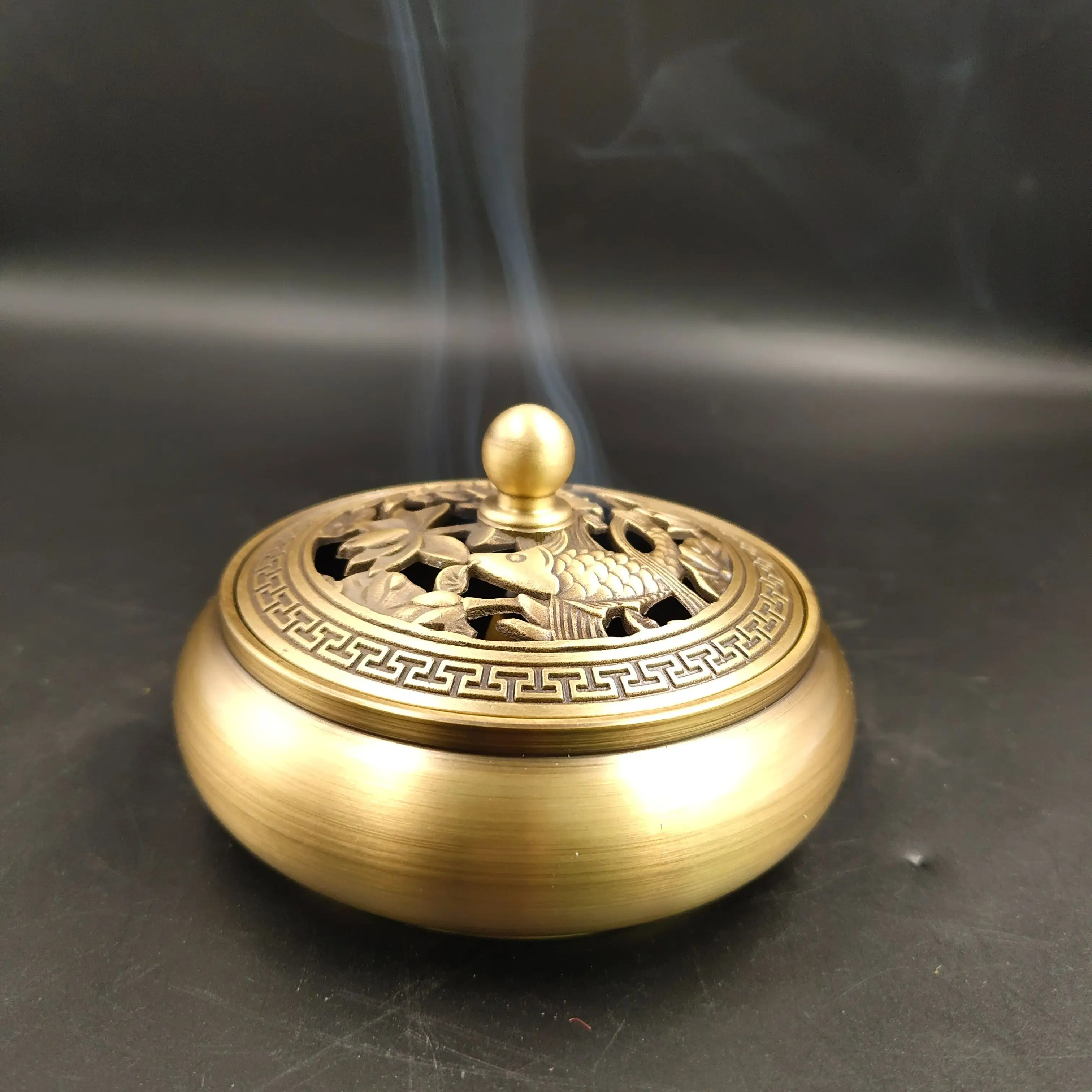 

Китайская Бронзовая латунная статуя богатства лотоса, благородная курильница для благовоний с маркировкой «благоприятные облака»