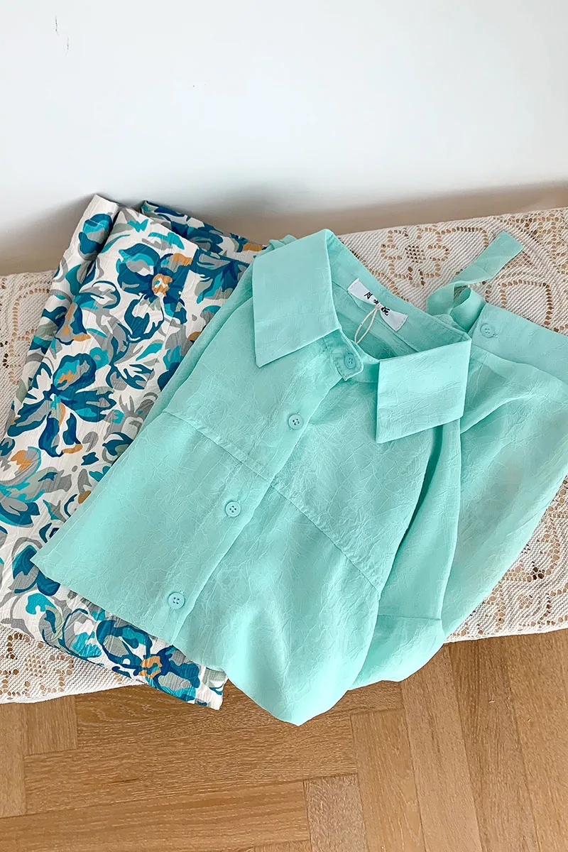 

Suit women's summer 2021 new Korean women's design sense niche lace-up sunscreen shirt + floral bag hip skirt