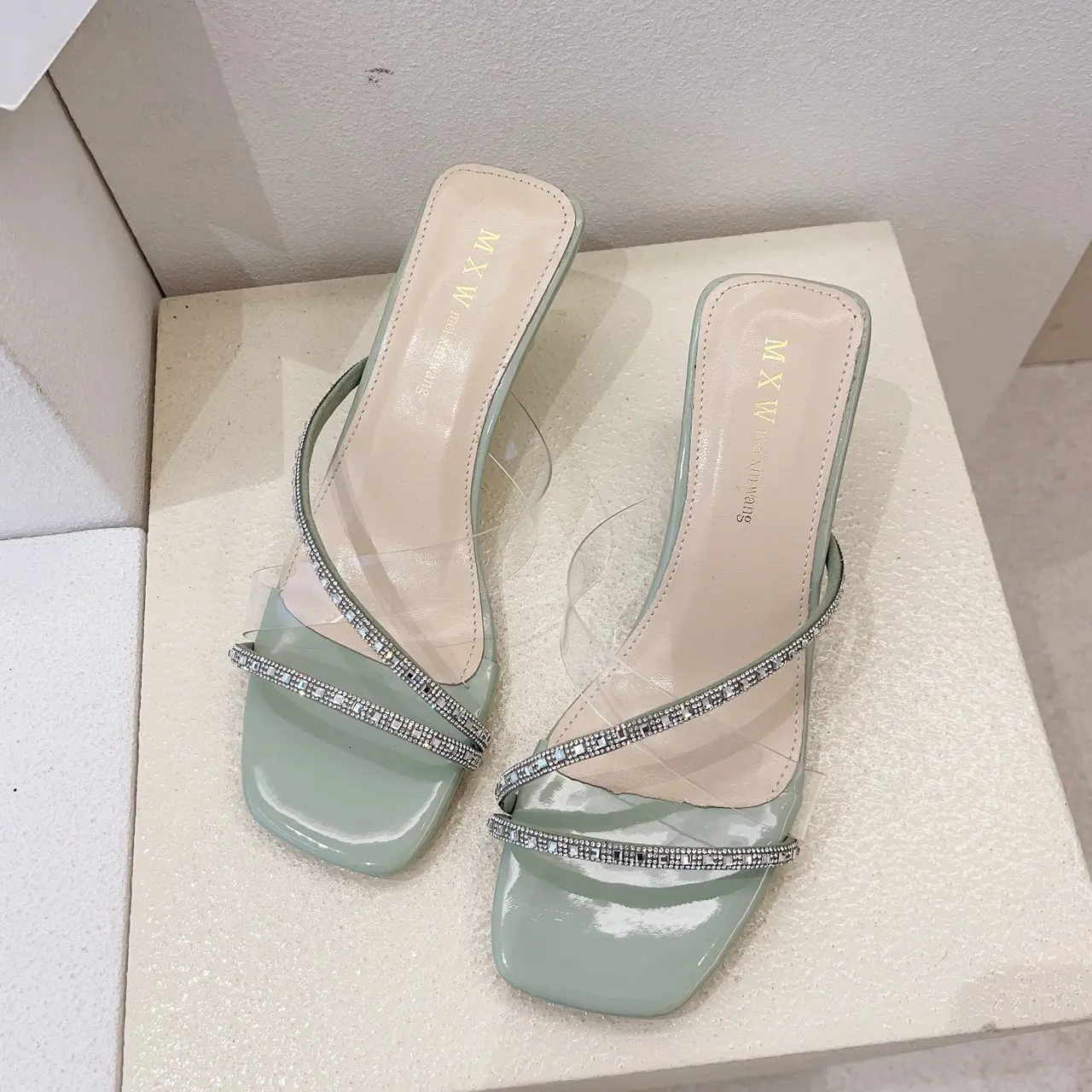 

Slippers Casual Shoes Slides Slipers Women Low Square heel Jelly Flip Flops Transparent Heel Luxury 2021 Block Soft Glitter Rome