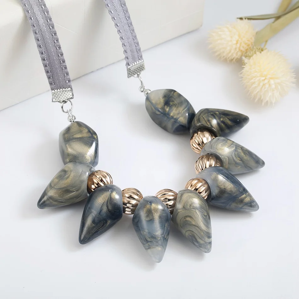 Подходящие ожерелья и кулоны женские