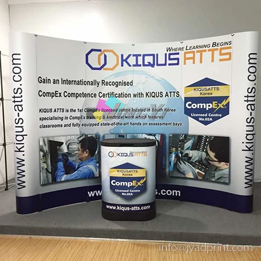 Дуговой ПВХ всплывающий фон + пластиковая тележка подиум (с полноцветной печатью