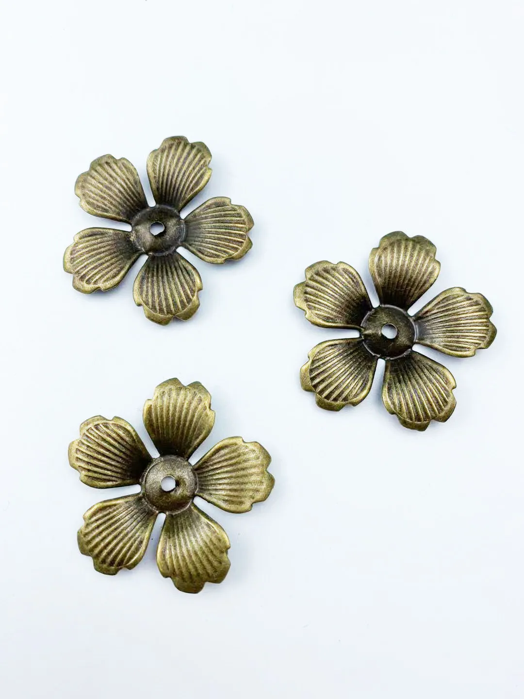 

retro 3 Colors Flowers Wraps Filigree Connectors Embellishments For Scrapbooking Home Decor Handicraft Metal Crafts 33mm