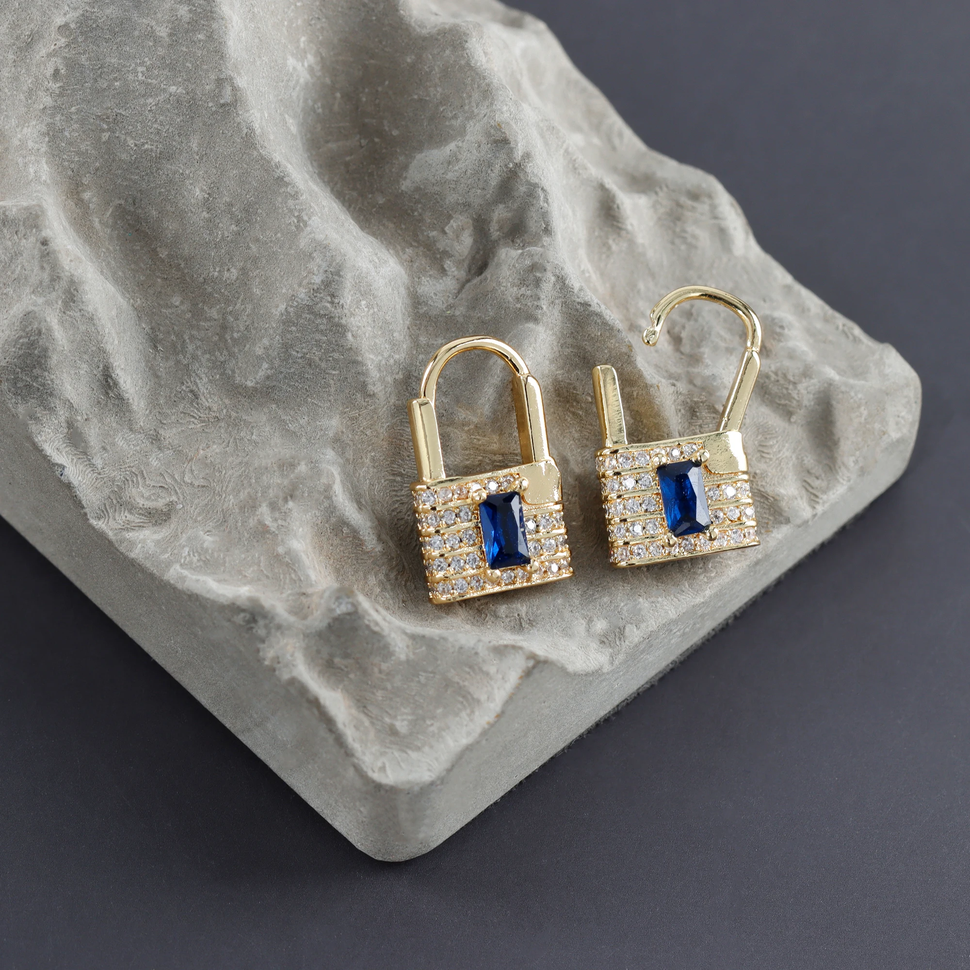 

assoonas M995,jewelry accessories,clasp,18k gold plated,copper metal,zircon,lock,jewelry making,hooks for necklace,2pcs/lot