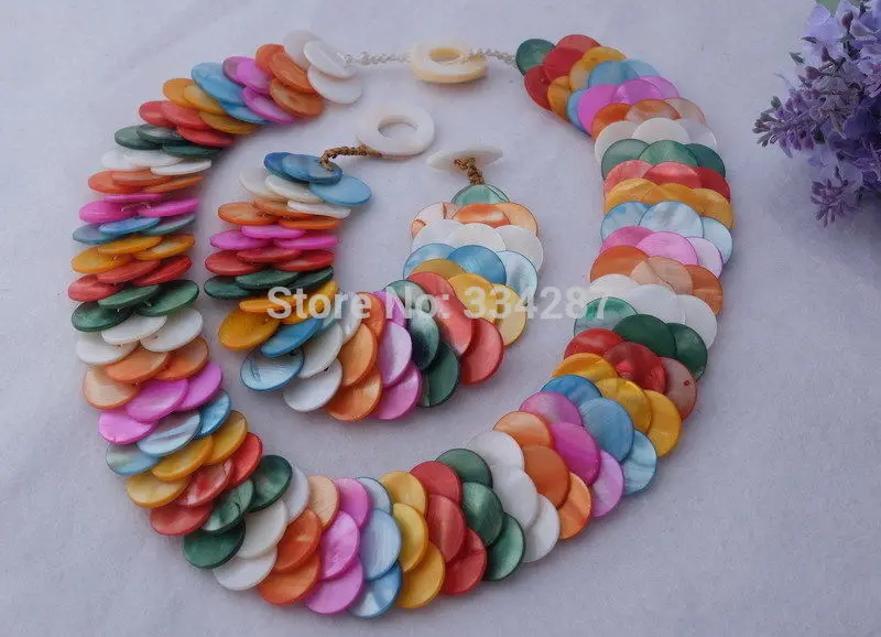 

Комплект ювелирных изделий из ожерелья и браслета разных цветов