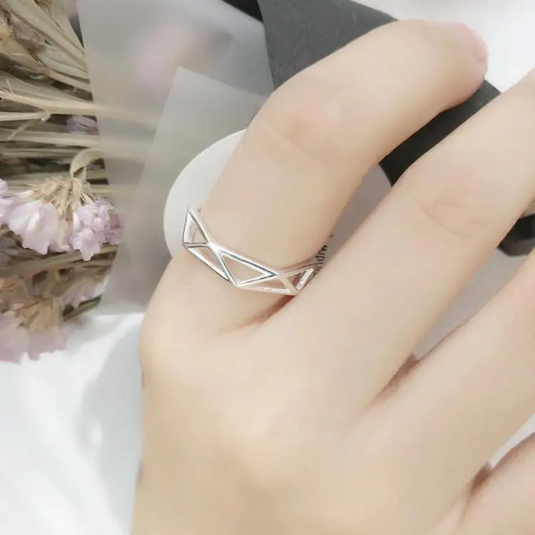

Simple Design Ladies Ring Geometric Linear Mesh Structure Interlaced Hollow Index Finger Couple Men And Women Styles Adjustable