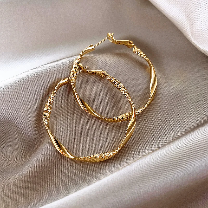 

Серьги-кольца для женщин и девушек S925 корейские простые большие круглые эффектные золотые серьги в стиле панк Свадебная вечеринка модные ю...