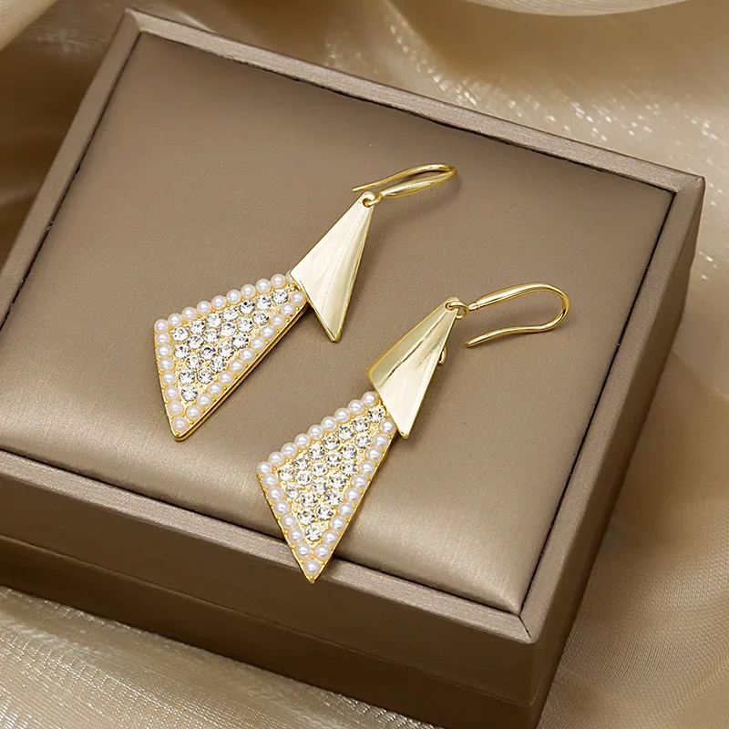 

Ear Hooks Double Triangle Ear Hooks Inlaid Zircon Pearls Fashion Simple Pendant Earrings Ladies Gifts Jewelry Accessories