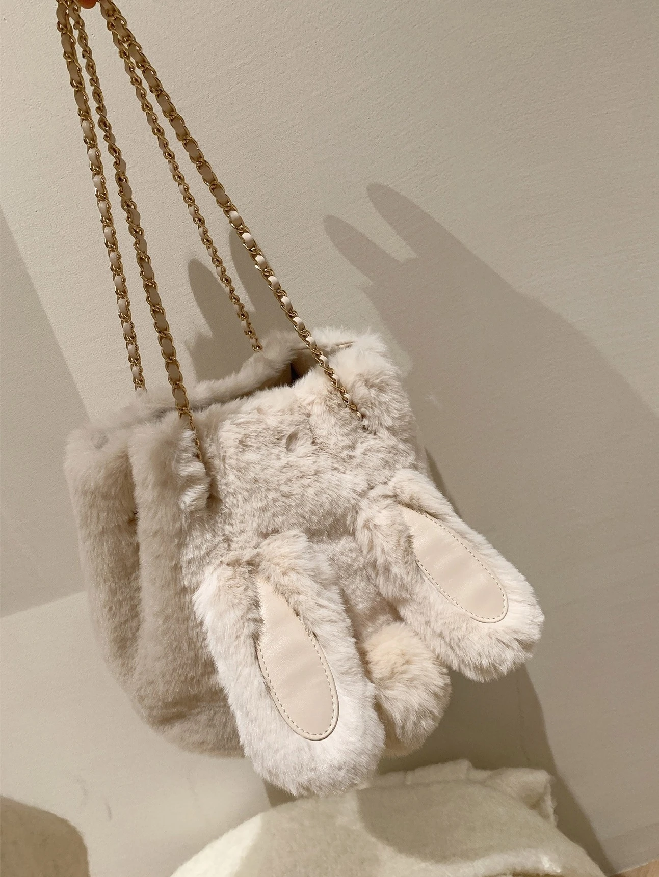 

Мешочки-ведра GY Snow Rabbit из плюша для женщин, осень и зима 2021, новая милая сумка через плечо с пушистой цепочкой
