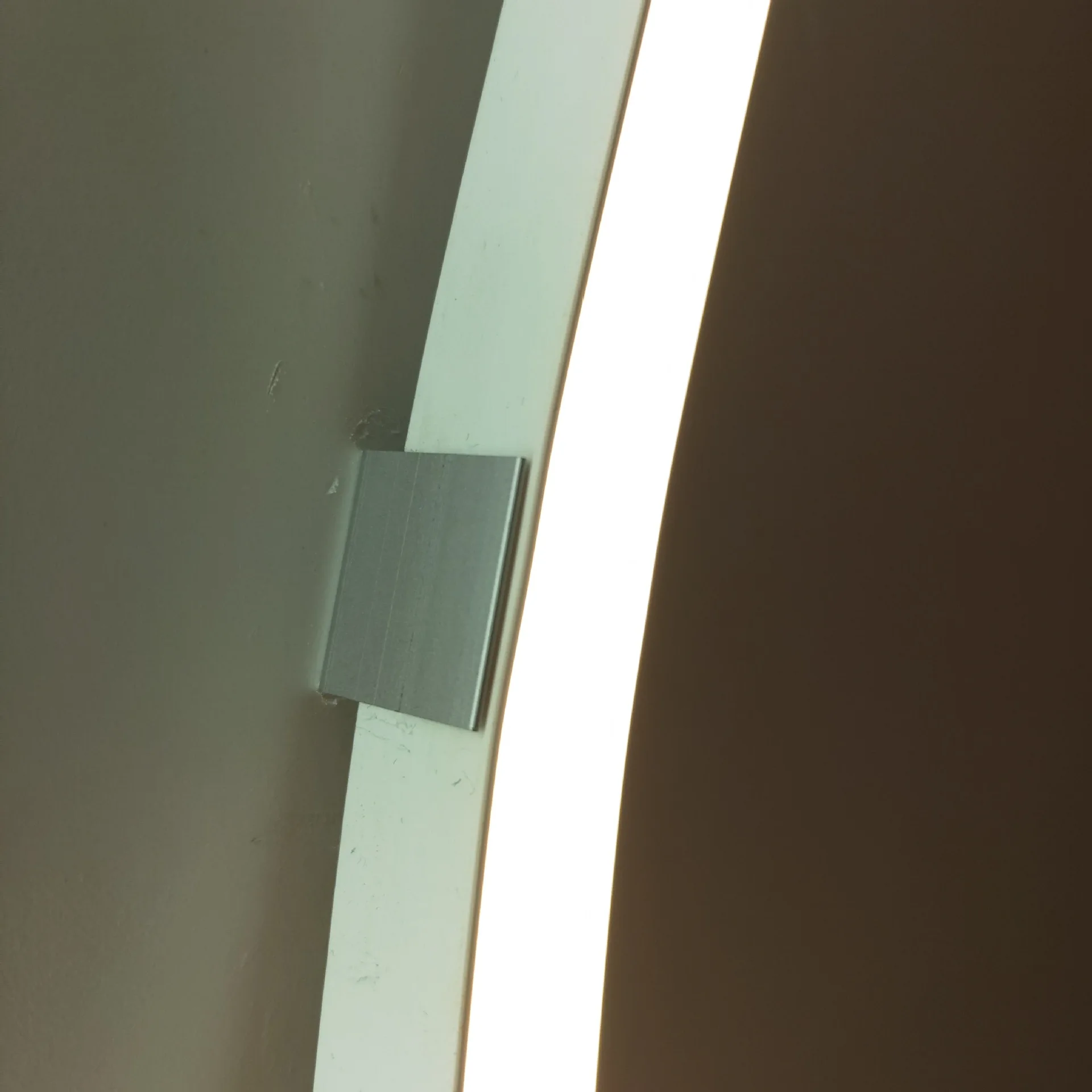 Полоска светодиодная неоновая алюминиевая пластиковая с зажимом для 220 В 24 2835 5050