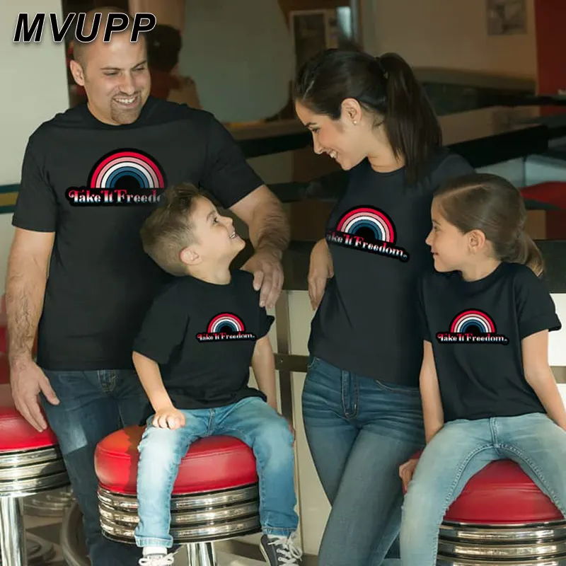 Летняя модная Одинаковая одежда для всей семьи черная футболка с принтом мамы и