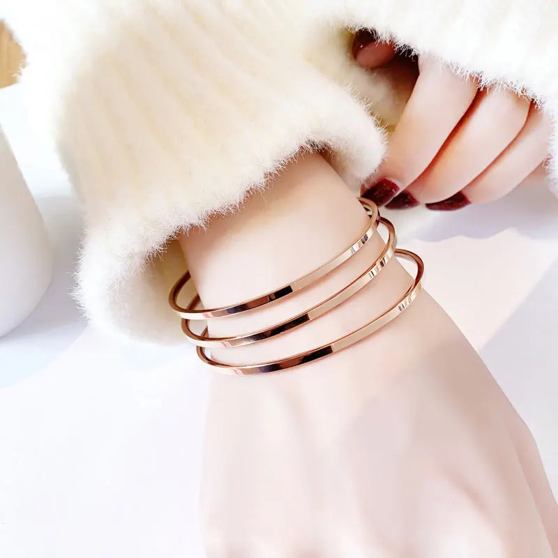 

Simple and stylish personality all-match thin circle multi-ring rose gold titanium steel bracelet female net red three-ring brac