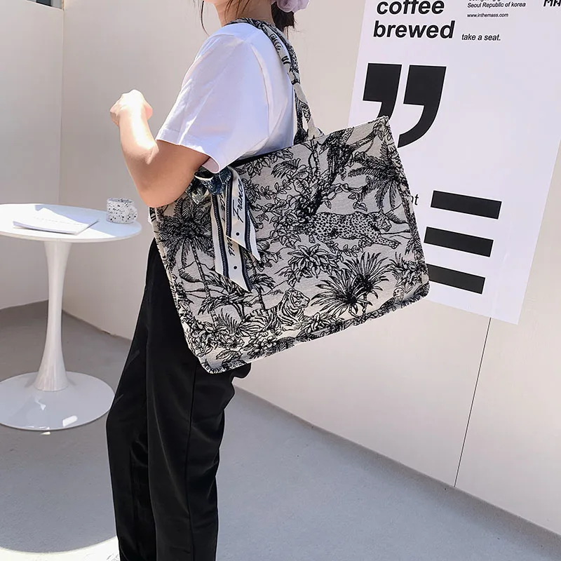 

Elegant Canvas Totes Women Luxury Brand Casual Tote Bag Plaid Big Capacity Handbags Female Stree Shopping Shoulder Bag Purse