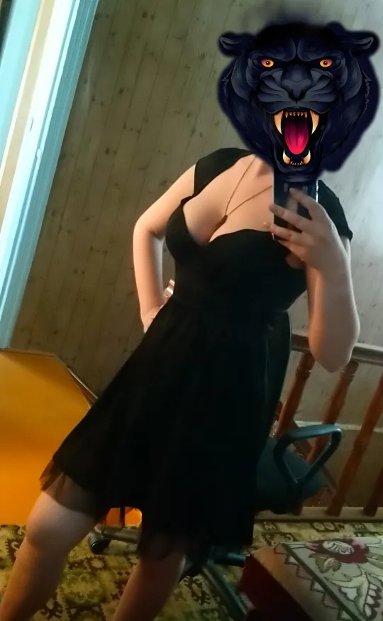 Женское платье с глубоким V образным вырезом черное Сетчатое составного кроя в