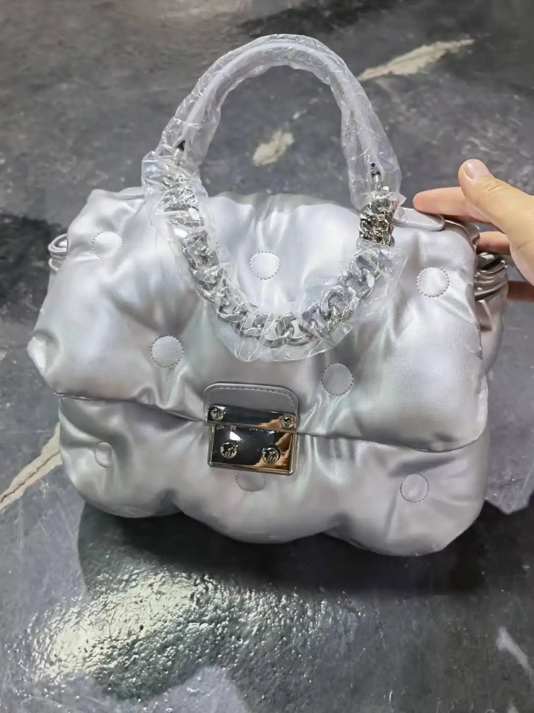 

Cloud Space Pillow Bag Soft Leather Handbag Large Capacity Shoulder Messenger Bag Female Qi Wei Same Style Women Bag 2021 New