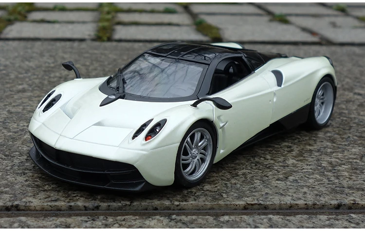 Welly 1/24 1:24 Mercedes Benz AMG GT R спортивный гоночный автомобиль Транспортное средство литье под давлением дисплей Модель игрушки на день рождения для детей мальчиков и девочек - Цвет: Pagani Huayra White
