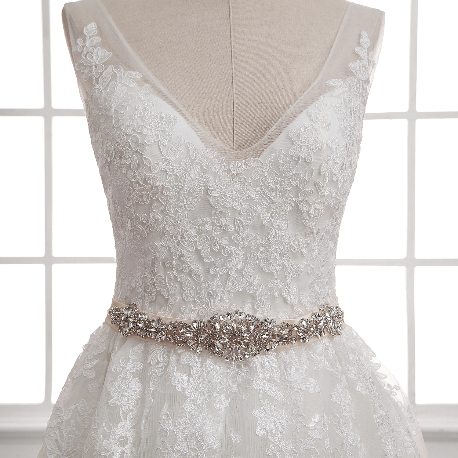 

Wedding Dresses Luxury Sleeveless V-neck Lace Applique Shiny Belt Chiffon Plus Size Bride Dress Elegant Vestido De Noiva