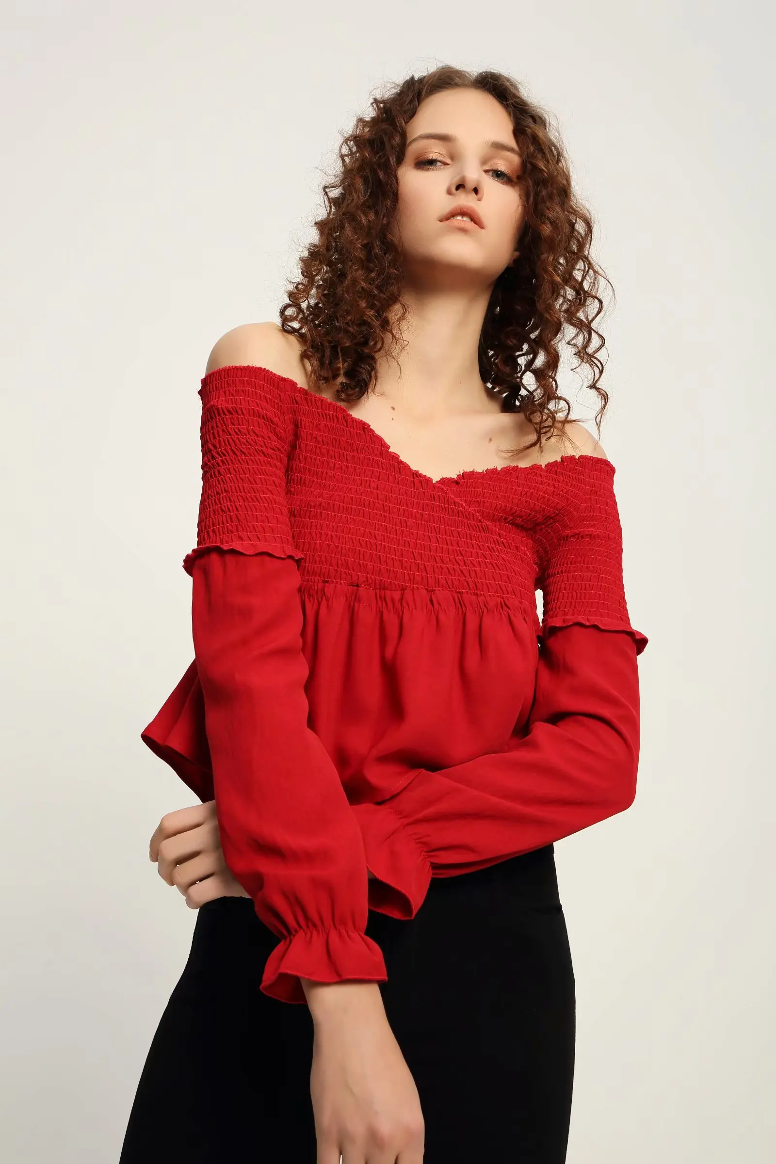 Новая модная женская Красная Эластичная блузка с открытыми плечами рубашки