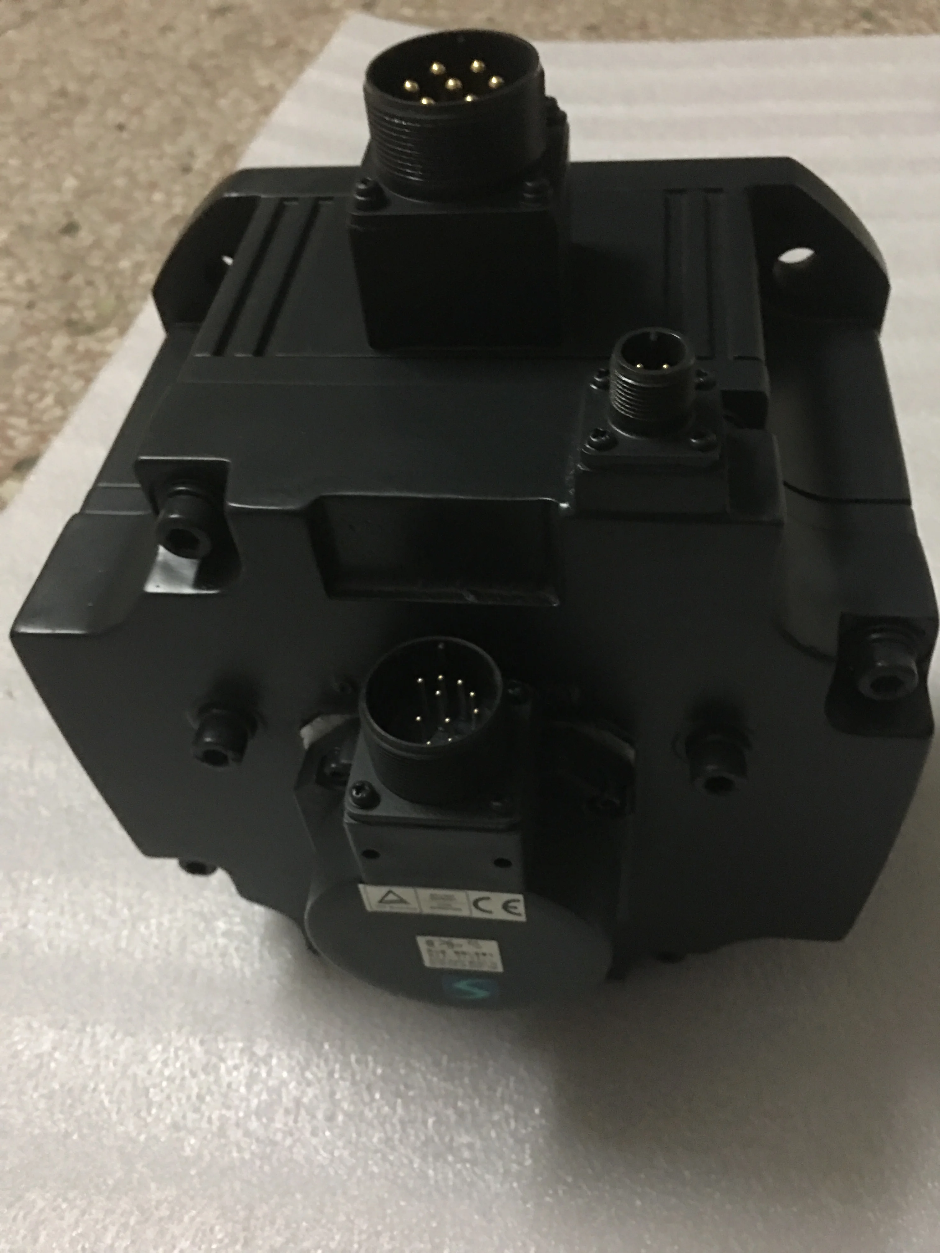

HC-UFS352B usado uno, servomotor, buen funcionamiento
