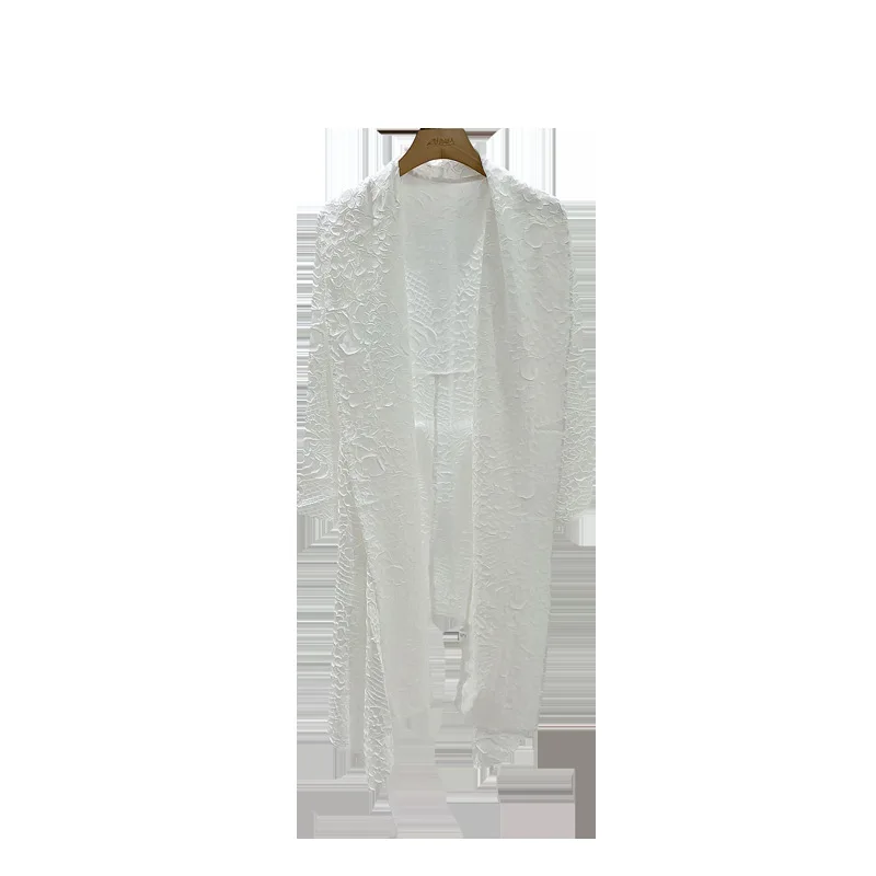 

Pleated White Coat Fall / Winter 2021 New Embossed Fashion Women Coat