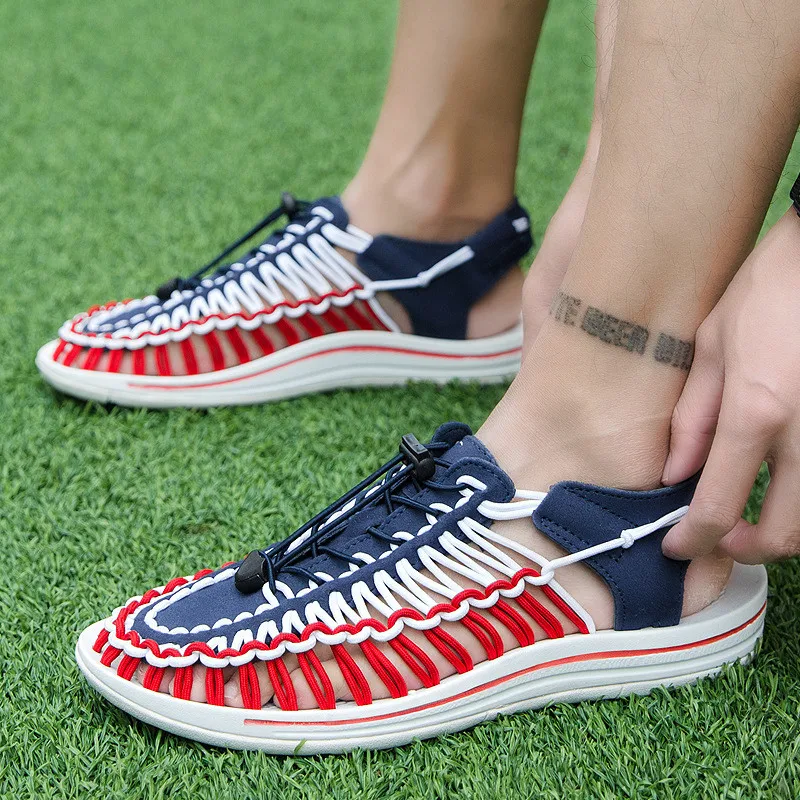 

Summer 2019 New Mens Sneakers Flat Beach Sandles Women Man Hot Outdoor Fashion Rome Hand-knitted Elastic Band Casual Mesh Shoes