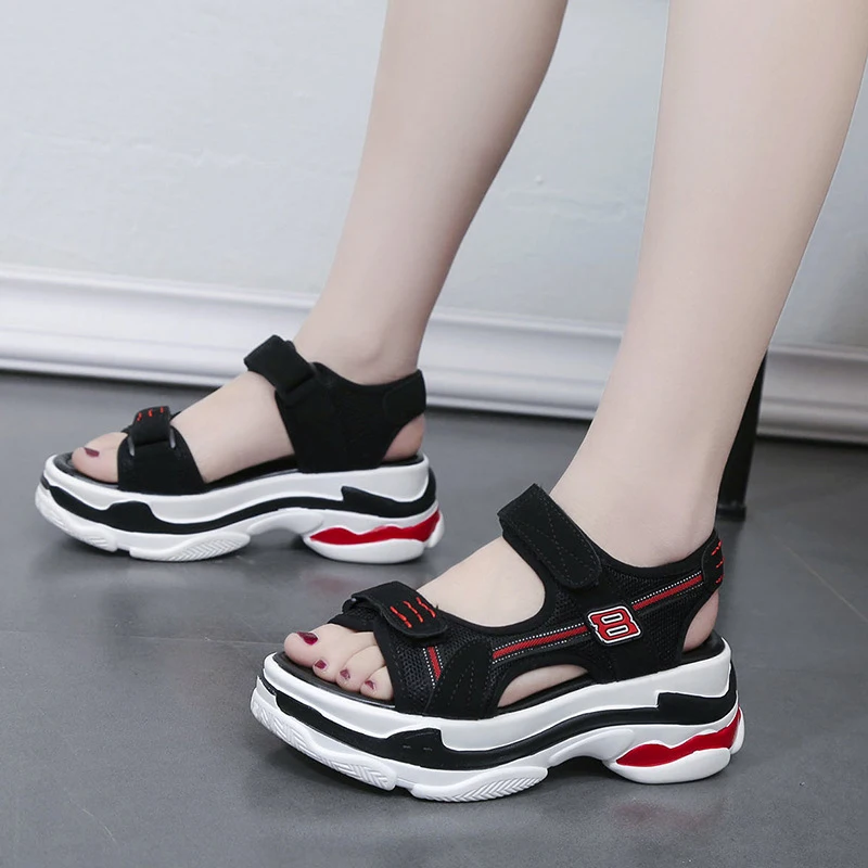 Женские сандалии Женская спортивная обувь на танкетке пляжная с пряжкой липучке