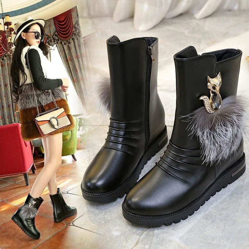 Женские зимние ботинки на толстой подошве водонепроницаемые до середины икры