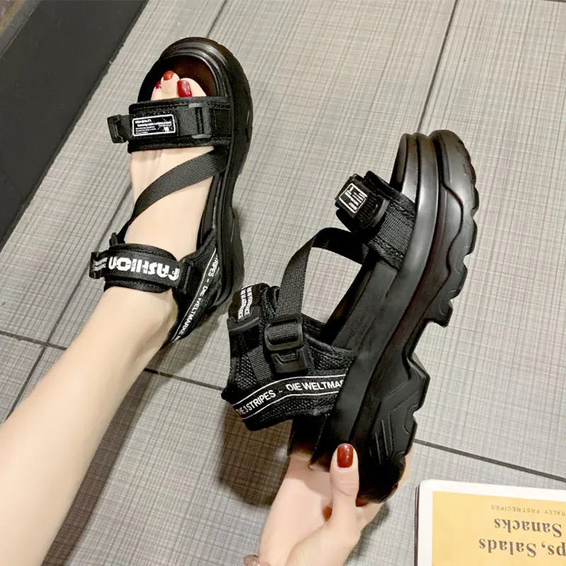 2019 летние женские босоножки на платформе массивной подошве в римском стиле